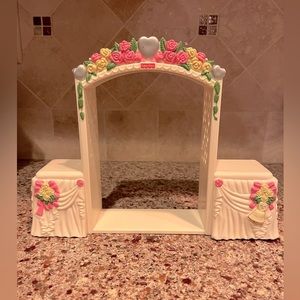 Fisher Price Loving Family Wedding Gazebo- Plays Music!